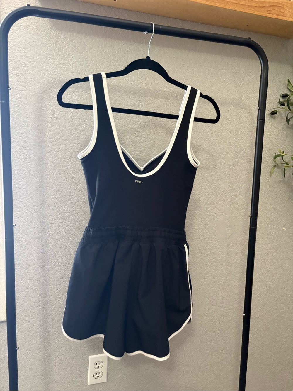 Abercrombie & Fitch YPB Black Romper Size S - Picture 3 of 6